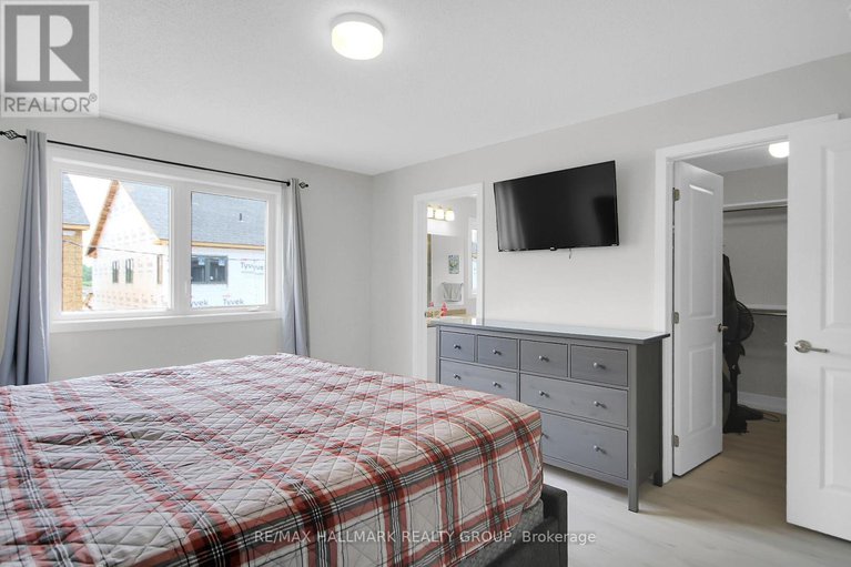 28480332/676-quilter-row/goulbourn-twp-from-franktown-rdsouth-to-rideau/ottawa/ontario/K0A2Z0_24