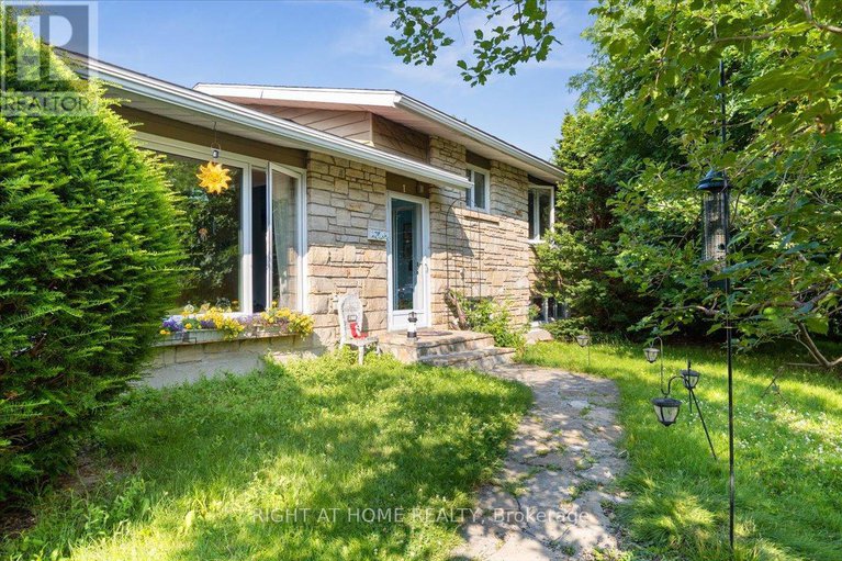29161364/1-harrogate-place/crystal-beach/ottawa/ontario/K2H5L6_2