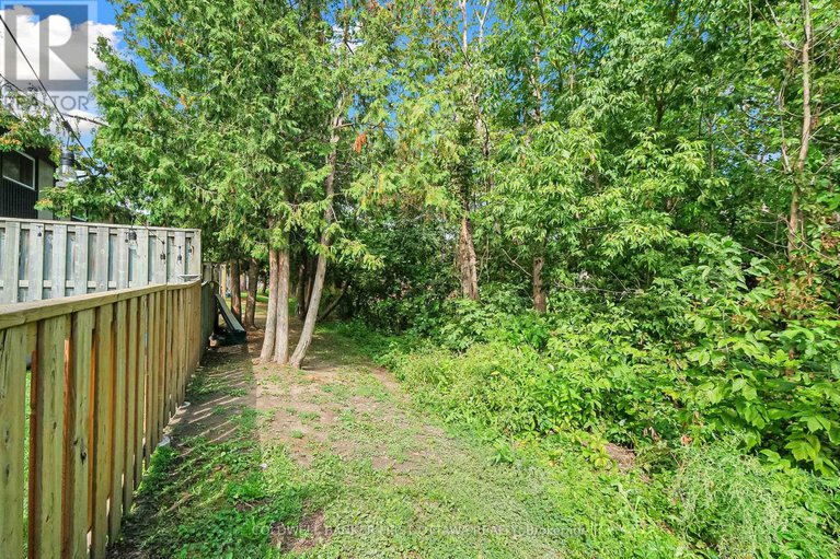 28830015/1351-bakker-court/convent-glen-south/ottawa/ontario/K1C2K5_41