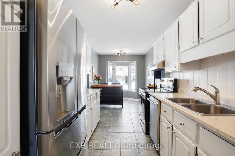 29406077/39-barra-avenue/glencairnhazeldean/ottawa/ontario/K2L2R9_12