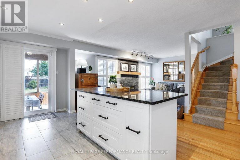 28809857/824-covehead-crescent/riverside-southgloucester-glen/ottawa/ontario/K1V1M3_15