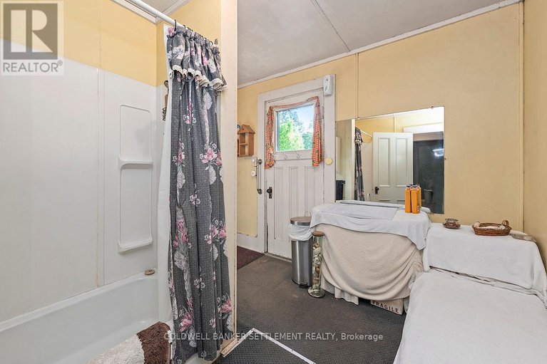 28398318/1672-dalhousie-conc-8-concession/lanark-highlands-dalhousie-twp/lanark-highlands/ontario/K0G1M0_9