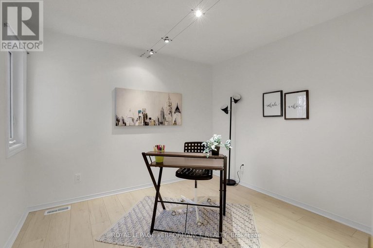 29606715/221-desrosiers-street/vanier/ottawa/ontario/K1L7T2_20