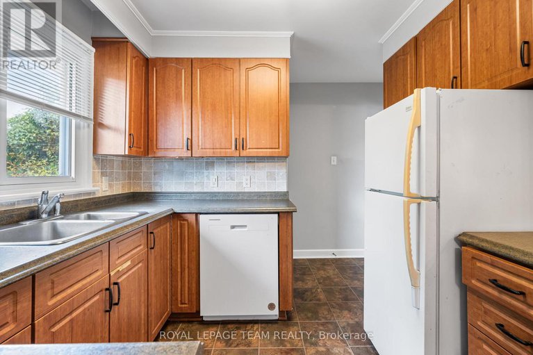 28819611/31-savuto-way-street/meadowlandscrestview/ottawa/ontario/K2G2S9_15