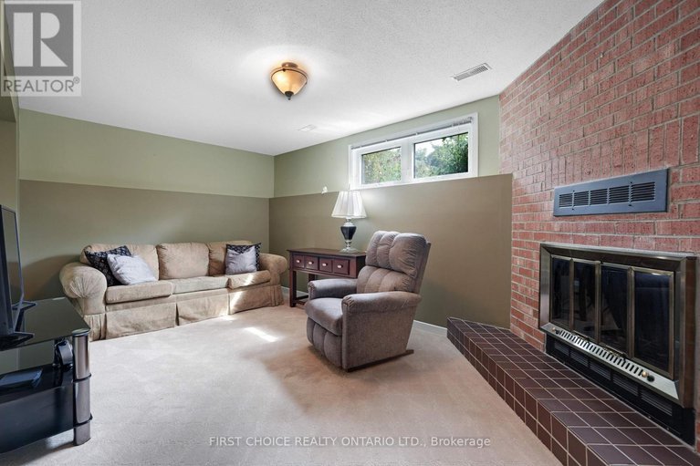 28890065/1631-wainfleet-street/chateauneuf/ottawa/ontario/K1C3G3_27
