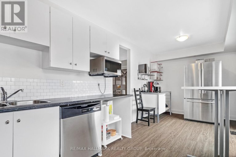 29211588/3205-uplands-drive/hunt-club-woods/ottawa/ontario/K1V9T3_15