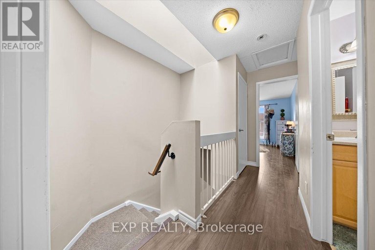 29599647/d-284-dalehurst-drive/tanglewood/ottawa/ontario/K2G4J5_20