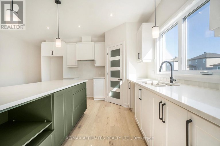 28184817/619-geneva-crescent/embrun/russell/ontario/K0A1W0_10