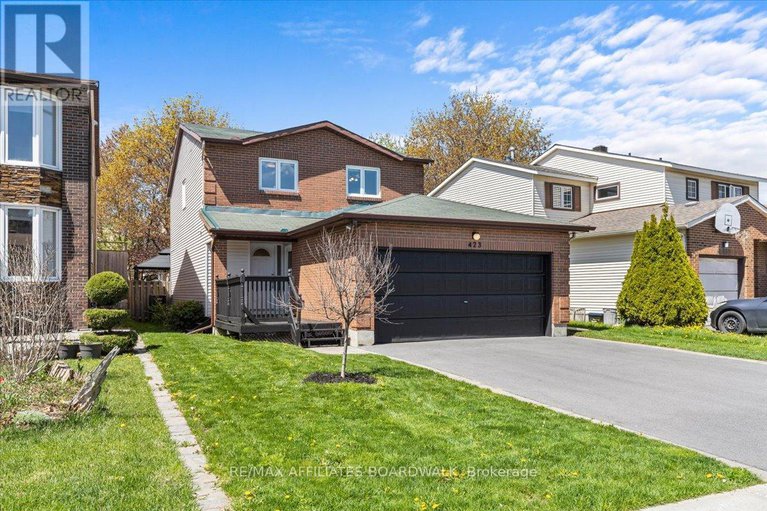28416743/423-viewmount-drive/borden-farmstewart-farmcarleton-heightsparkwood-hills/ottawa/ontario/K2E7P1_2