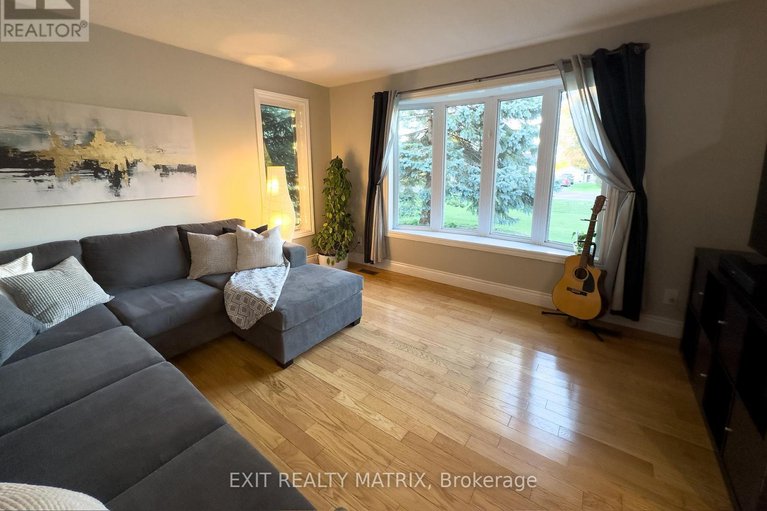28926476/12187-county-road-3-road-w/winchester/north-dundas/ontario/K0C2K0_12