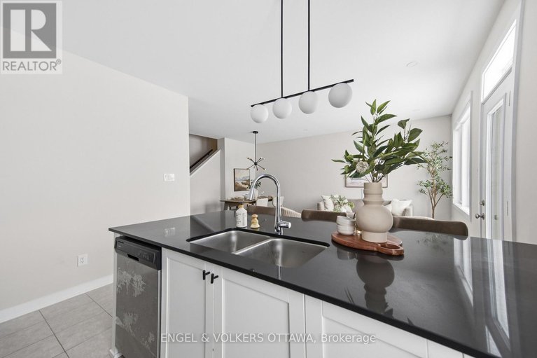 29352954/302-canadensis-lane/half-moon-bay/ottawa/ontario/K2J6X8_8