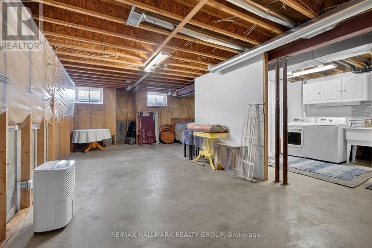 29352241/1952-schroeder-crescent/springridgeeast-village/ottawa/ontario/K4A4P7_46