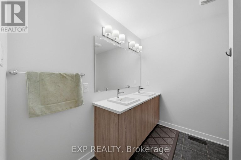 29623350/658-terrier-circle/goulbourn-twp-from-franktown-rdsouth-to-rideau/ottawa/ontario/K0A2Z0_23