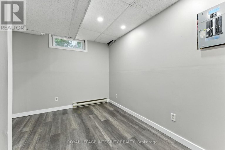 28843090/7900-decarie-drive/orleans-wood/ottawa/ontario/K1C2K3_38