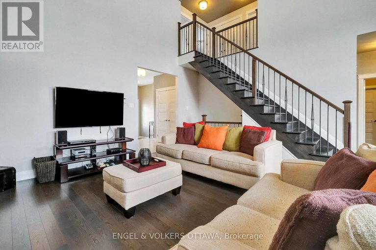 28893468/304-colmar-street/embrun/russell/ontario/K0A1W0_9
