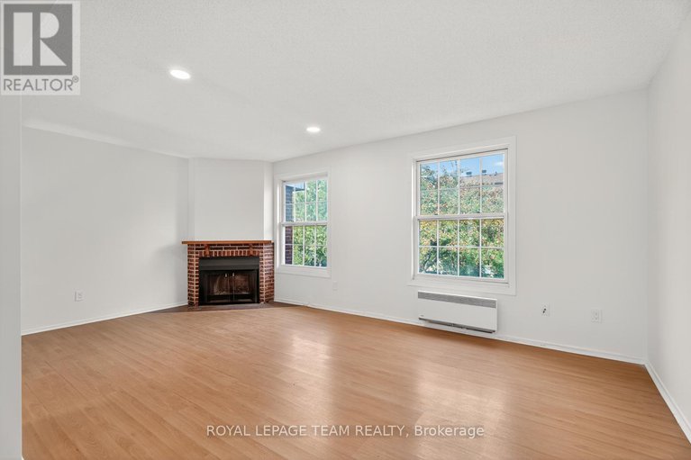 28827776/9-moorside-private/carleton-heights/ottawa/ontario/K2C3P4_10