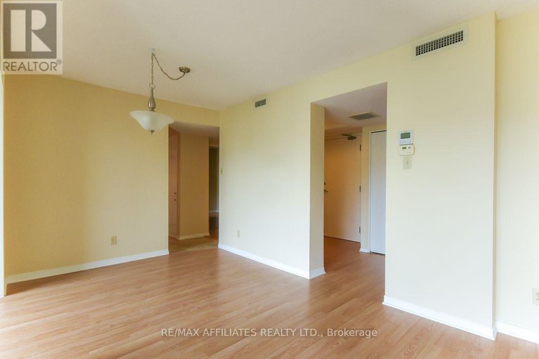 28978452/407-330-centrum-boulevard/bilberry-creekqueenswood-heights/ottawa/ontario/K1E3W2_10