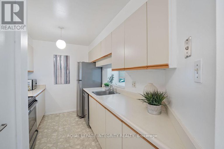 28876119/206-212-viewmount-drive/borden-farmstewart-farmcarleton-heightsparkwood-hills/ottawa/ontario/K2E7X2_17