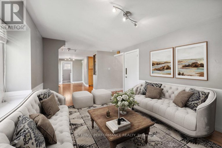 28684001/2045-deerhurst-court/beacon-hill-north/ottawa/ontario/K1J8H2_13