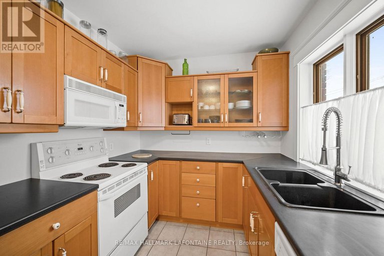 28286991/143-blackburn-avenue/sandy-hill/ottawa/ontario/K1N8A6_14