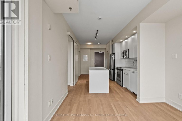 29439629/611-88-richmond-road/westborohampton-park/ottawa/ontario/K1Z0B1_13