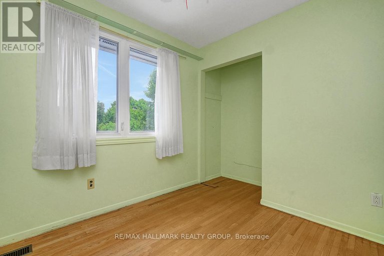 28499292/2149-hubbard-crescent/beacon-hill-north/ottawa/ontario/K1J6L3_21