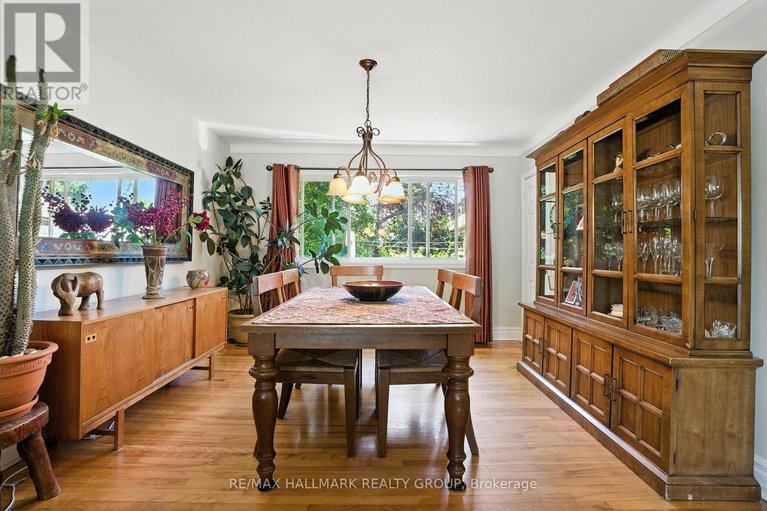 28649205/487-wolffdale-crescent/overbrookcastle-heights/ottawa/ontario/K1K1N6_13