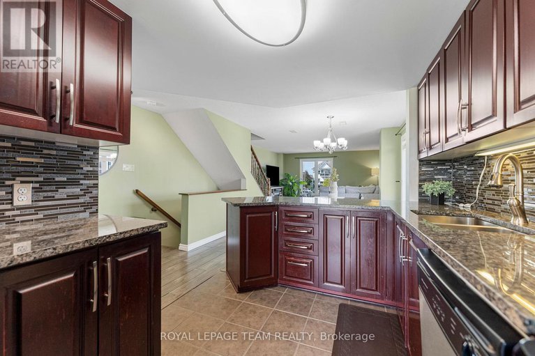 28888816/368-crownridge-drive/emerald-meadowstrailwest/ottawa/ontario/K2M3A4_17