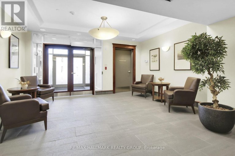 28856481/608-136-darlington-private/hunt-clubwestern-community/ottawa/ontario/K1V0X6_5