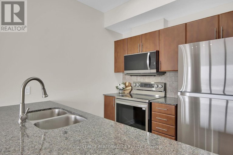 27930686/1807-70-landry-street/vanier/ottawa/ontario/K1L0A8_18