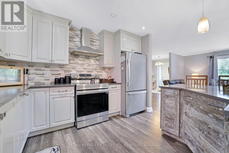 28770858/2457-burnstown-road/mcnabbraeside-twps/mcnabbraeside/ontario/K7V3Z4_11