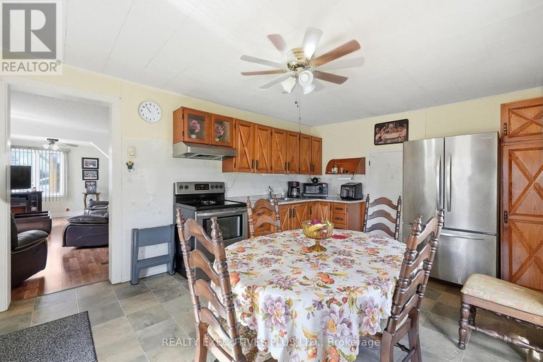 29596736/3721-champlain-street/clarencerockland-twp/clarence-rockland/ontario/K0A1E0_5