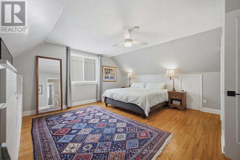 29622537/513-windermere-avenue/mckellarhighland/ottawa/ontario/K2A2W3_18