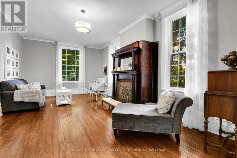 29254147/298-barr-street/renfrew/renfrew/ontario/K7V1J8_9