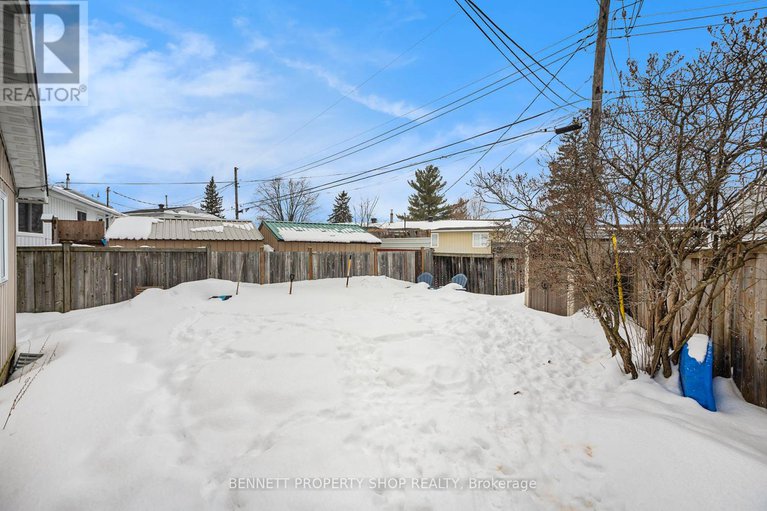 27990185/428-hatfield-crescent/bilberry-creekqueenswood-heights/ottawa/ontario/K1E1M8_17