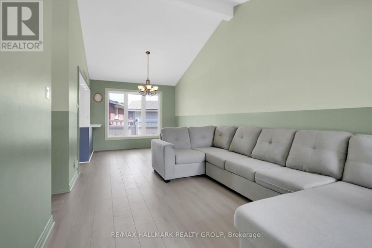 28570009/2286-elmira-drive/parkway-park/ottawa/ontario/K2C1H4_9