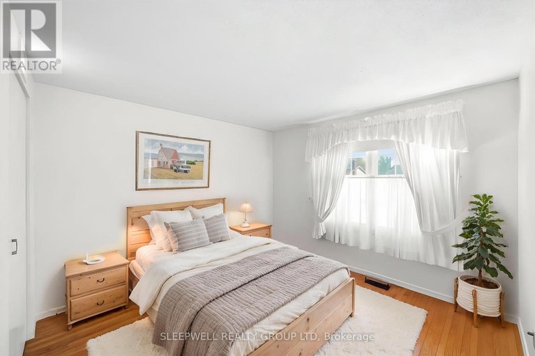 29639418/91-country-lane-w/glencairnhazeldean/ottawa/ontario/K2L1J4_18