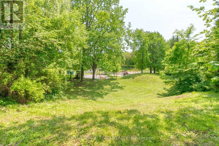 28412587/19-dayton-crescent/leslie-park/ottawa/ontario/K2H7N8_34