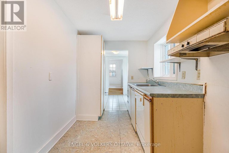 28243621/467-edgeworth-avenue/woodroffe/ottawa/ontario/K2B5L2_10