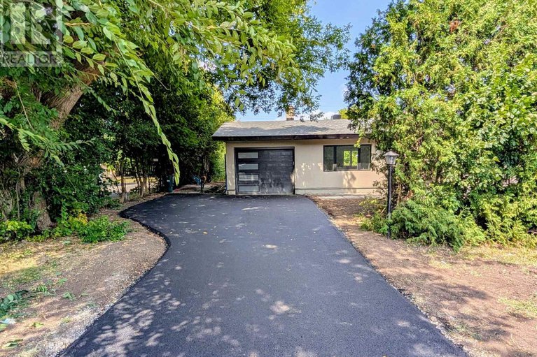 28740163/39-sunnycrest-drive/city-viewskylinefisher-heightsparkwood-hills/ottawa/ontario/K2E5Y4_2