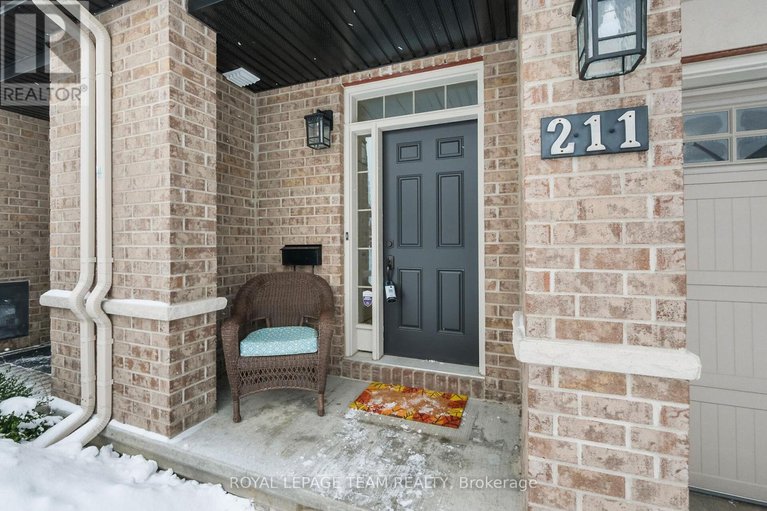 29255822/211-butterfly-walk/mer-bleuebradley-estatesanderson-park/ottawa/ontario/K1W0G6_2