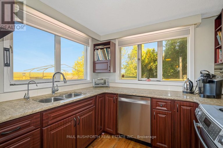 29613584/1565-lilac-lane/camelot/ottawa/ontario/K4C1C4_18