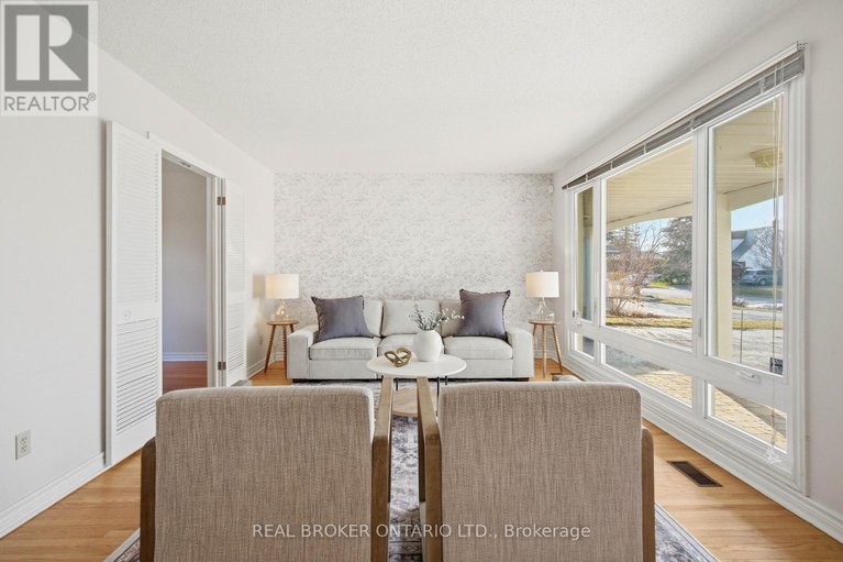 29601982/1294-fernwood-drive/south-keys/ottawa/ontario/K1V7J9_7