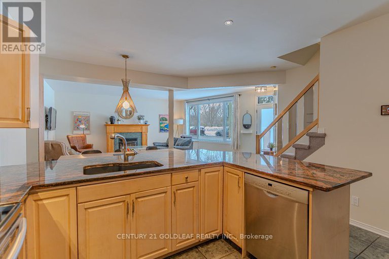 29418549/1075-north-river-road/overbrook/ottawa/ontario/K1K3V9_14