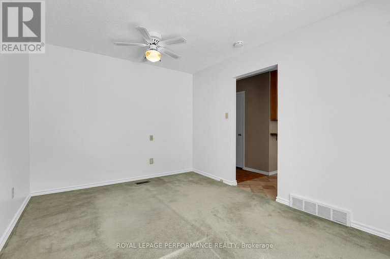 29663857/2166-bickerton-avenue/beacon-hill-north/ottawa/ontario/K1J6Y3_16