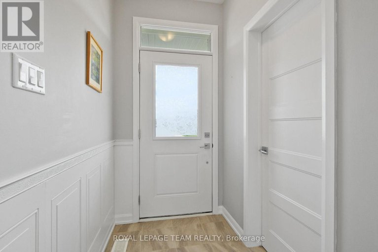 28427098/240-boyd-street/carleton-place/carleton-place/ontario/K7C0H3_6