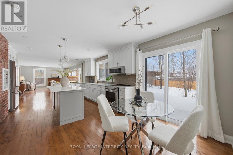 29430420/8-smugglers-court/arlington-woods/ottawa/ontario/K2H7Y7_12