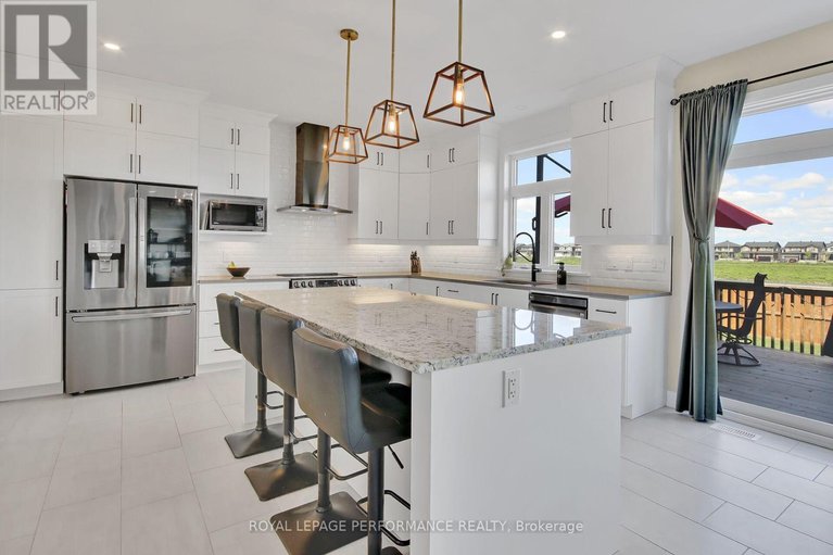29689820/643-parkview-terrace/village-of-russell/russell/ontario/K4R0C6_6