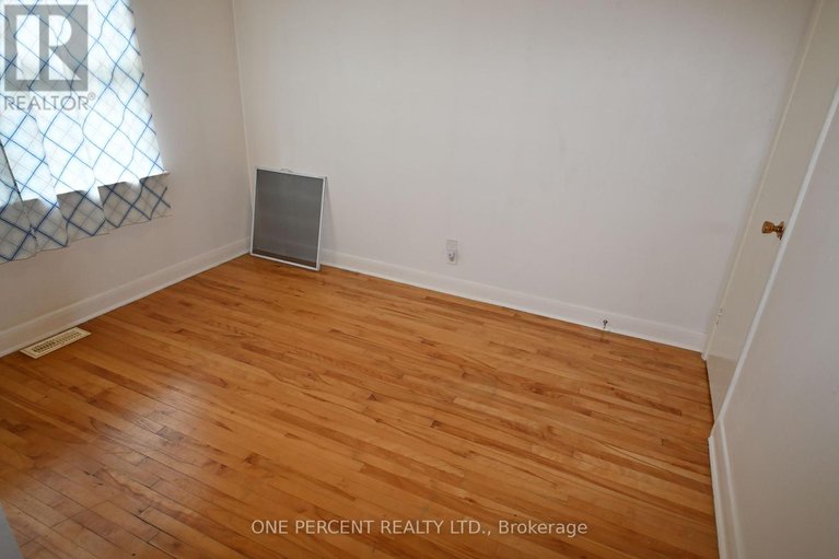 28759293/944-eve-street/overbrookcastle-heights/ottawa/ontario/K1K3R4_10