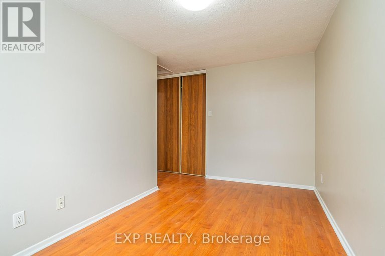 29105689/a-3915-old-richmond-road/arbeatha-park/ottawa/ontario/K2H8T9_18